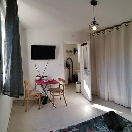 Studio Dans La Villa Les Cigales Лезиньян-Корбьер Экстерьер фото