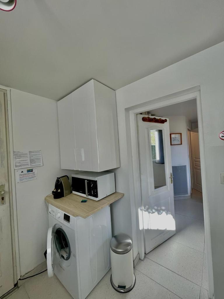 Studio Dans La Villa Les Cigales Лезиньян-Корбьер Экстерьер фото